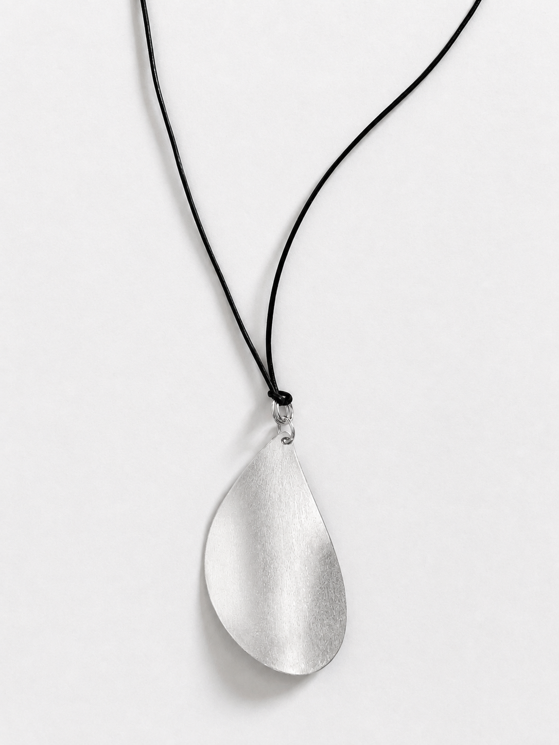 Shell necklace matte finsh