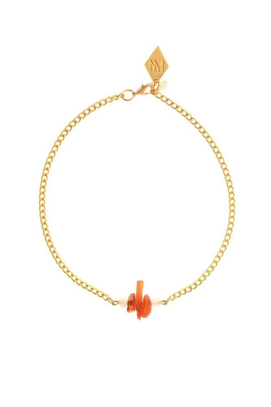 The amber nuggets are in the centre of the necklace with rosequartz beads on the side featuring galvanized metal components.