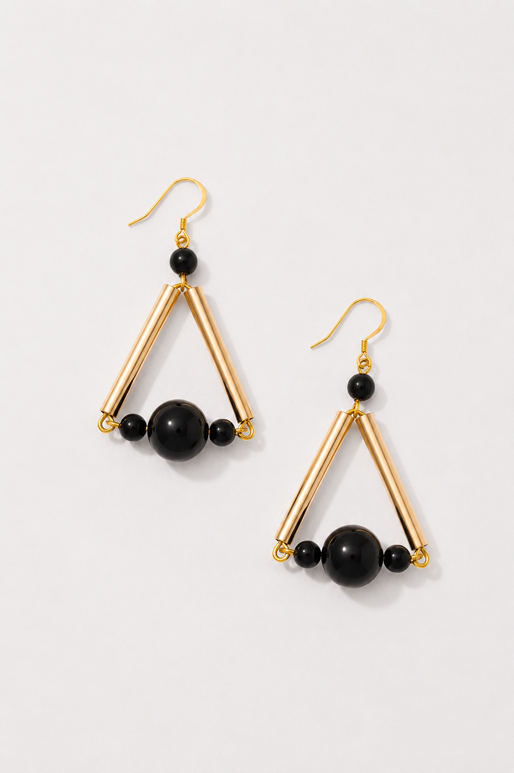 The Triangle earrings -onyx
