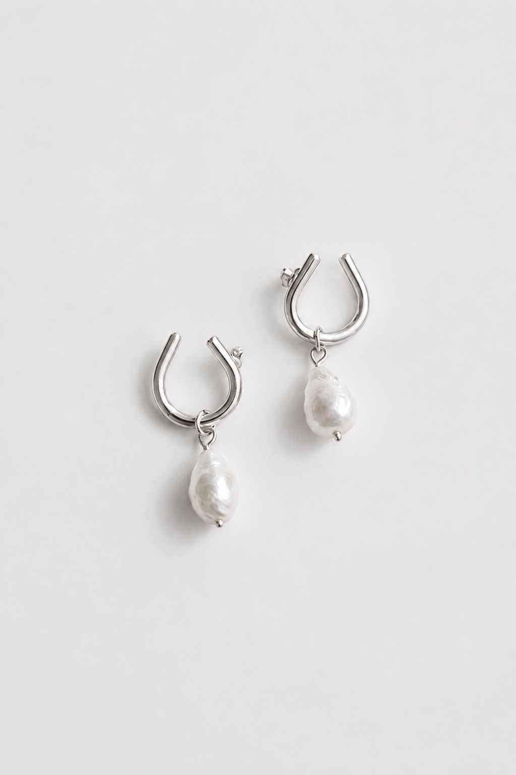 Pearl Twisted earrings