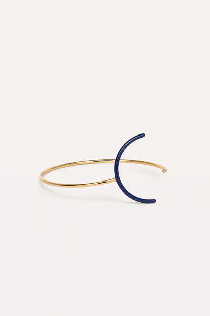 Playground cuff with a hint of blue