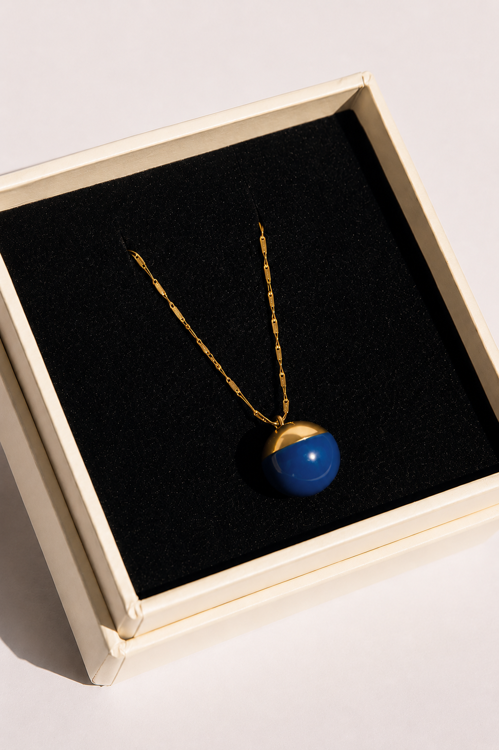 Marbles necklace with a hint of blue