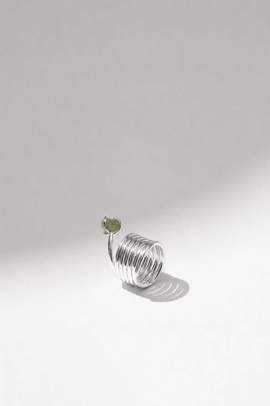 Rainbow ring peridot