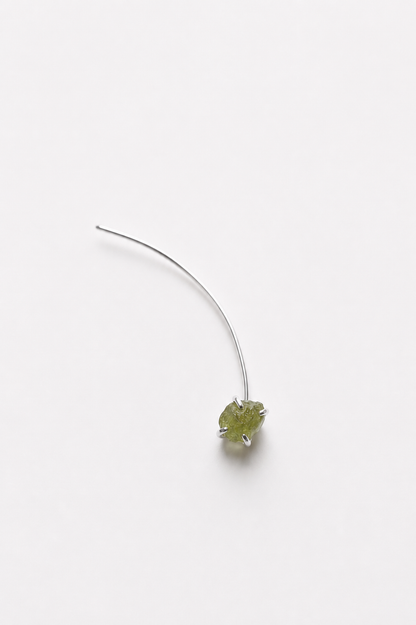 Sprout ear pin peridot