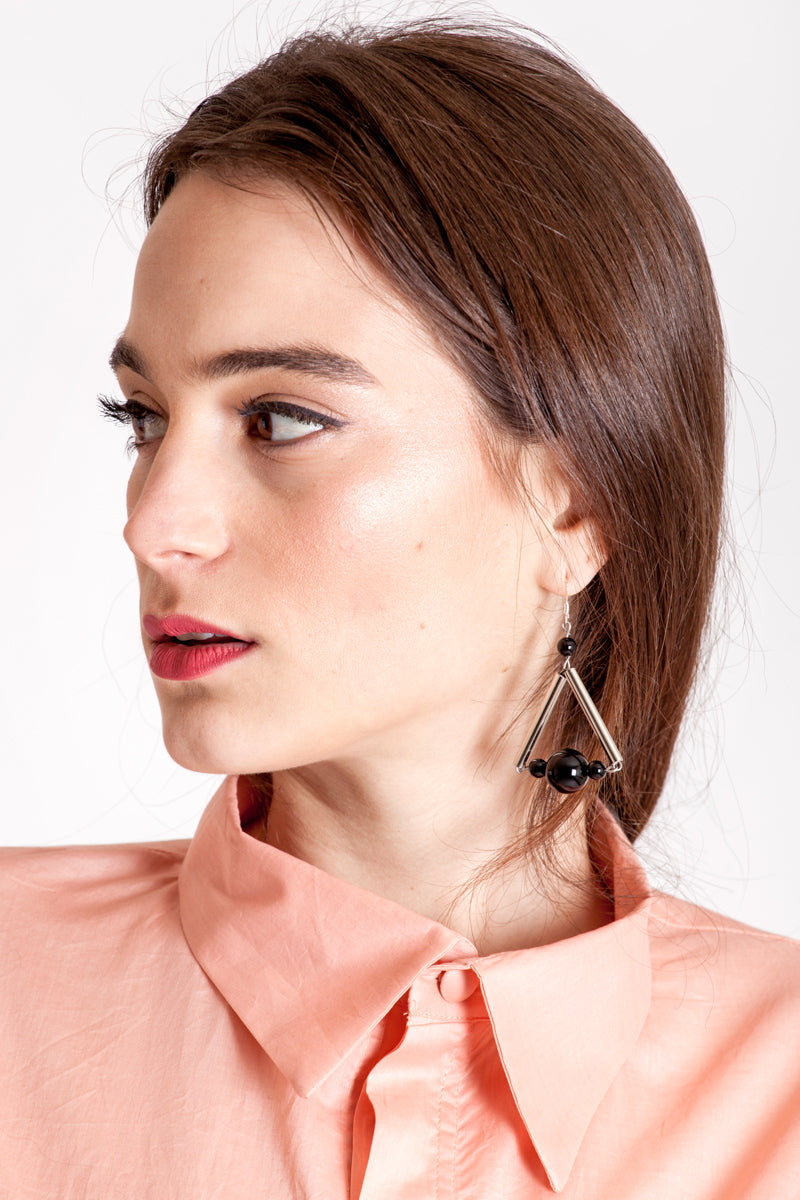 The Triangle earrings -onyx