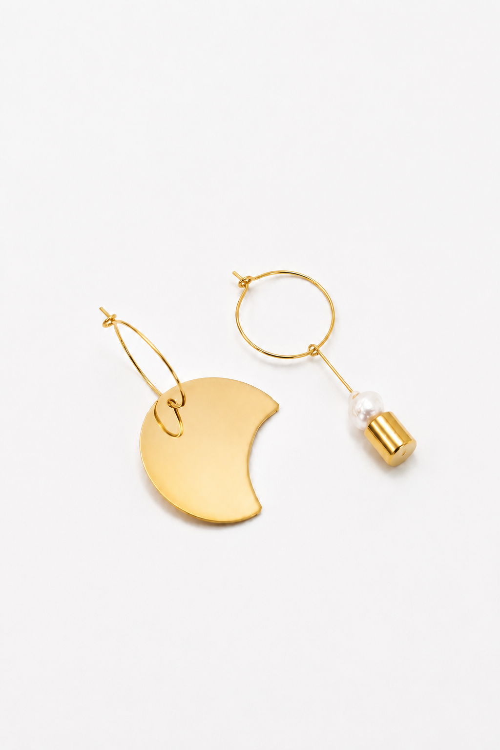 Mismatch earrings gold