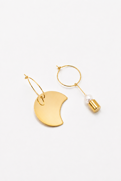 Mismatch earrings gold