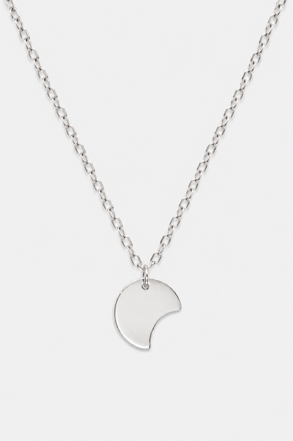 Interrupted circle necklace silver