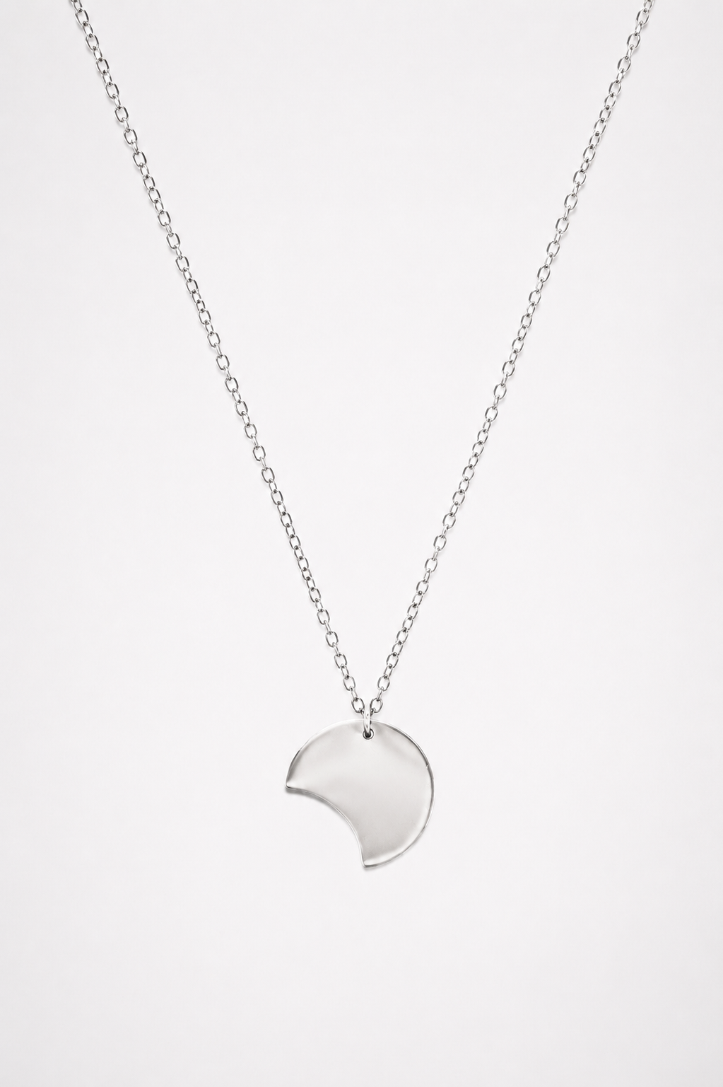 Interrupted circle necklace silver