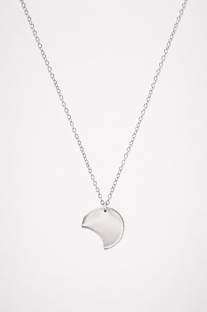 Interrupted circle necklace silver