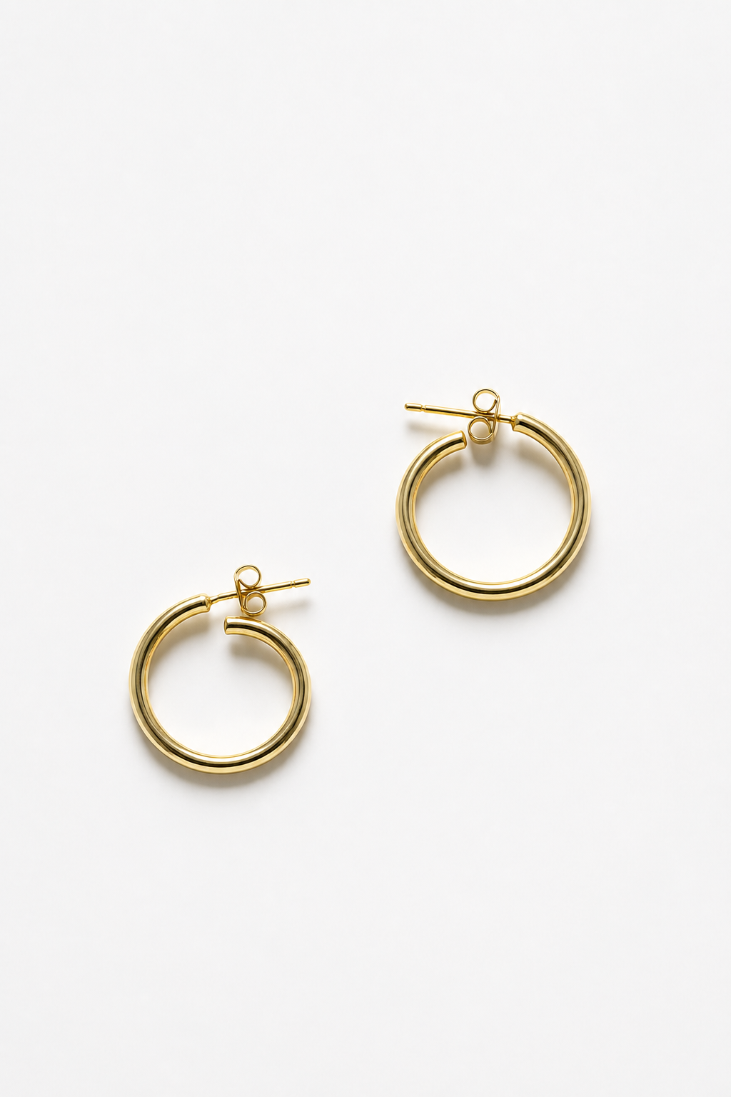 Hoop earrings with a twist
