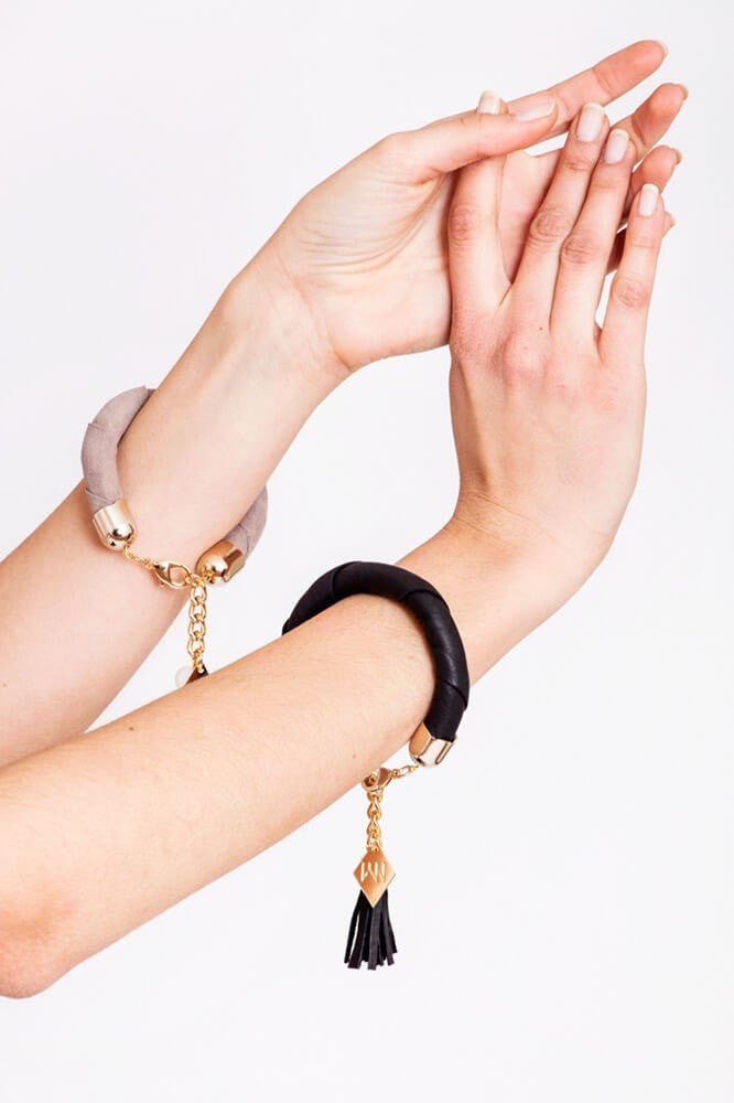 The no. 5 edition of the handcuff bracelet is made of beige suede with galvanized metal components without leather tassel. In combination with no. 4.